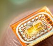 Zukunftsfähige Glasinterposer: Innovative Lösung für (Foto: Fraunhofer IZM Volker Mai)