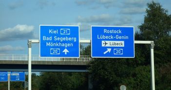 Flughafen Lübeck modernisiert Energieversorgung für höhere (Foto: AdobeStock - Elke Hötzel 457019949)