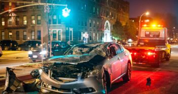 Site vorschlagen: Tipps zum richtigen Handeln nach einem Verkehrsunfall (Foto: AdobeStock - PhotoSpirit 177702320)