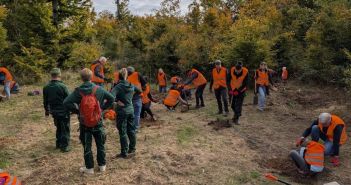 Devoteam und Waldfreunde pflanzen 500 Bäume für nachhaltige (Foto: Devoteam GmbH)